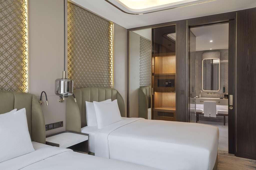 Embassy Suites By Hilton Dubai Business Bay Номер фото