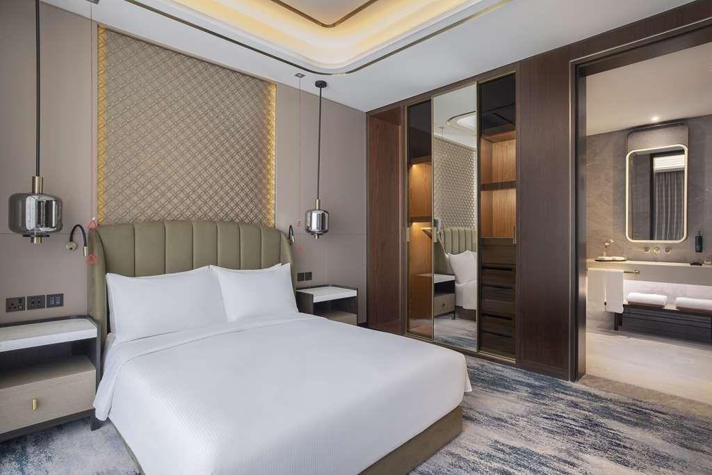 Embassy Suites By Hilton Dubai Business Bay Номер фото