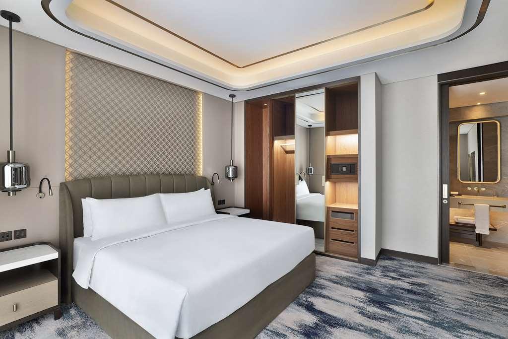 Embassy Suites By Hilton Dubai Business Bay Номер фото