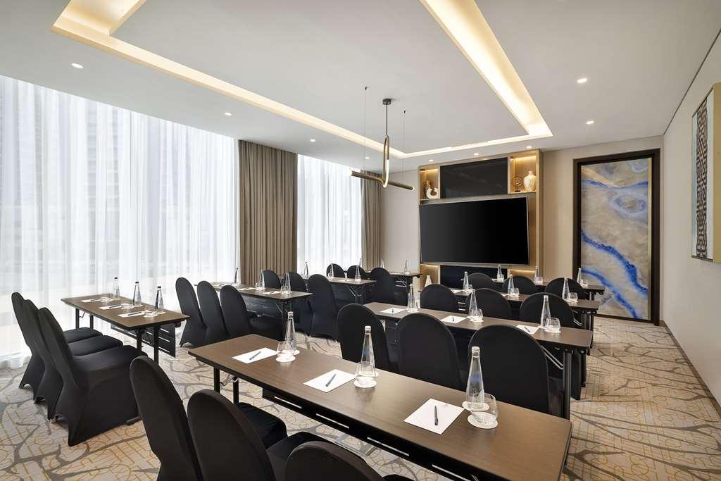 Embassy Suites By Hilton Dubai Business Bay Удобства фото