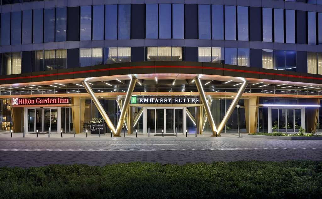 Embassy Suites By Hilton Dubai Business Bay Экстерьер фото