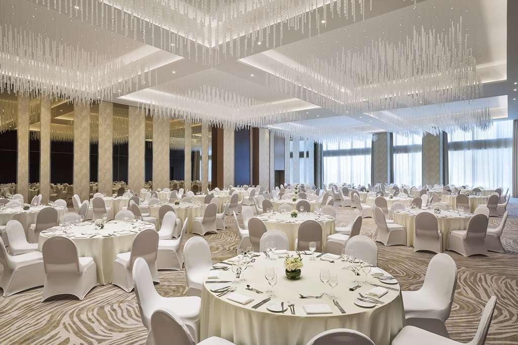 Embassy Suites By Hilton Dubai Business Bay Удобства фото