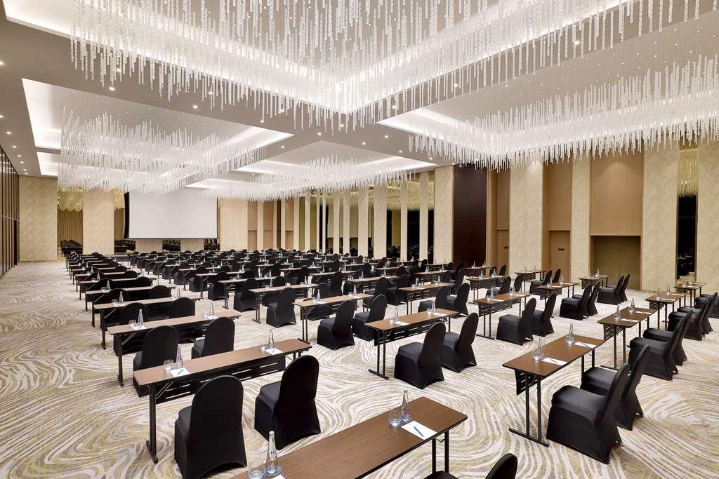 Embassy Suites By Hilton Dubai Business Bay Удобства фото